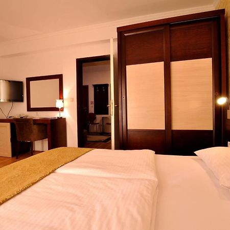 Vila Duric - Ex Hotel Duric Petrovac Ngoại thất bức ảnh