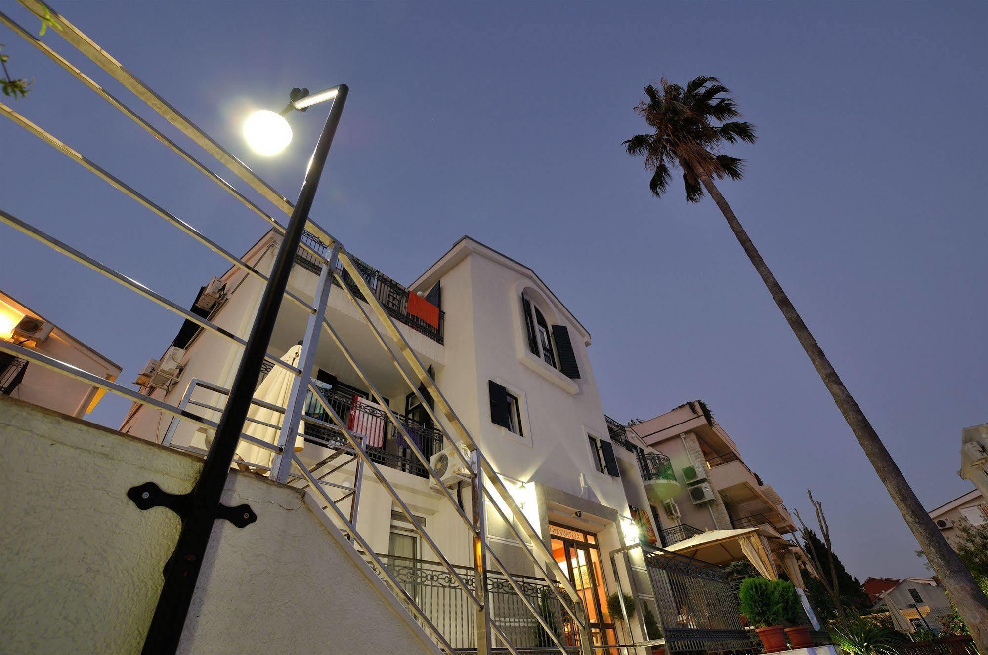 Vila Duric - Ex Hotel Duric Petrovac Ngoại thất bức ảnh