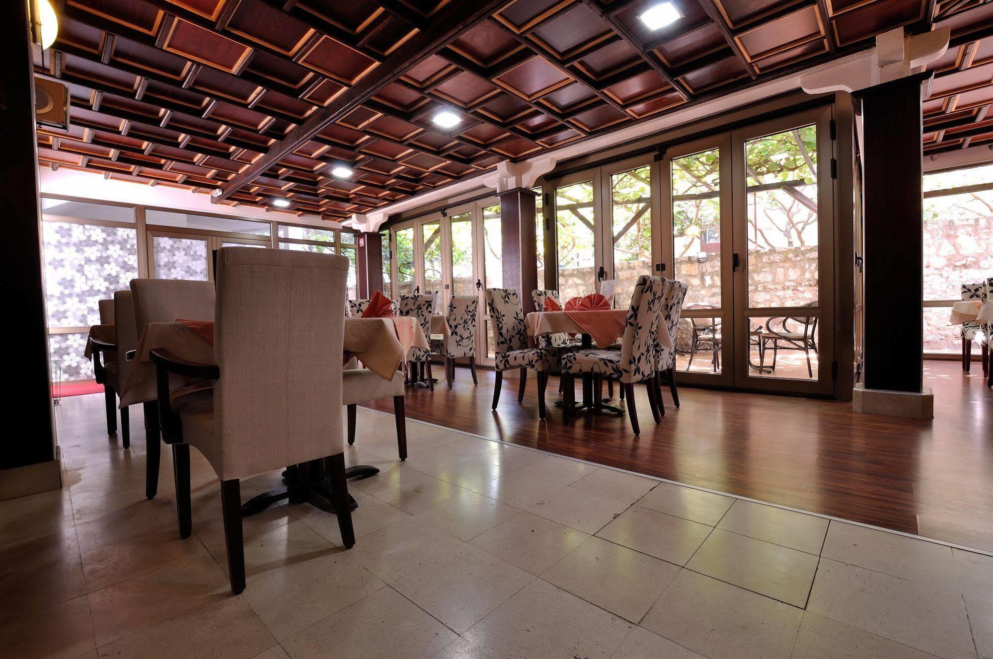Vila Duric - Ex Hotel Duric Petrovac Ngoại thất bức ảnh