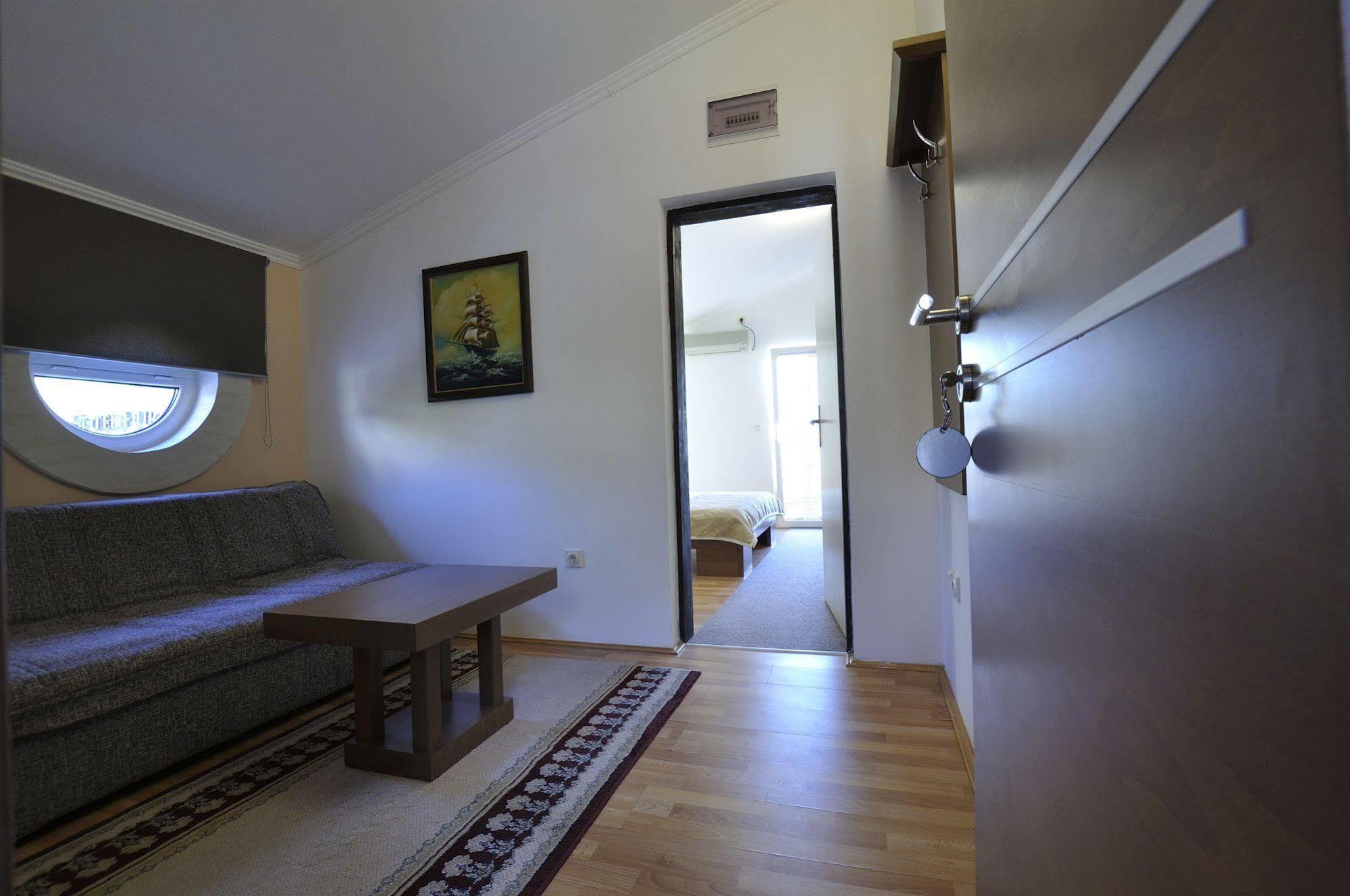 Vila Duric - Ex Hotel Duric Petrovac Ngoại thất bức ảnh