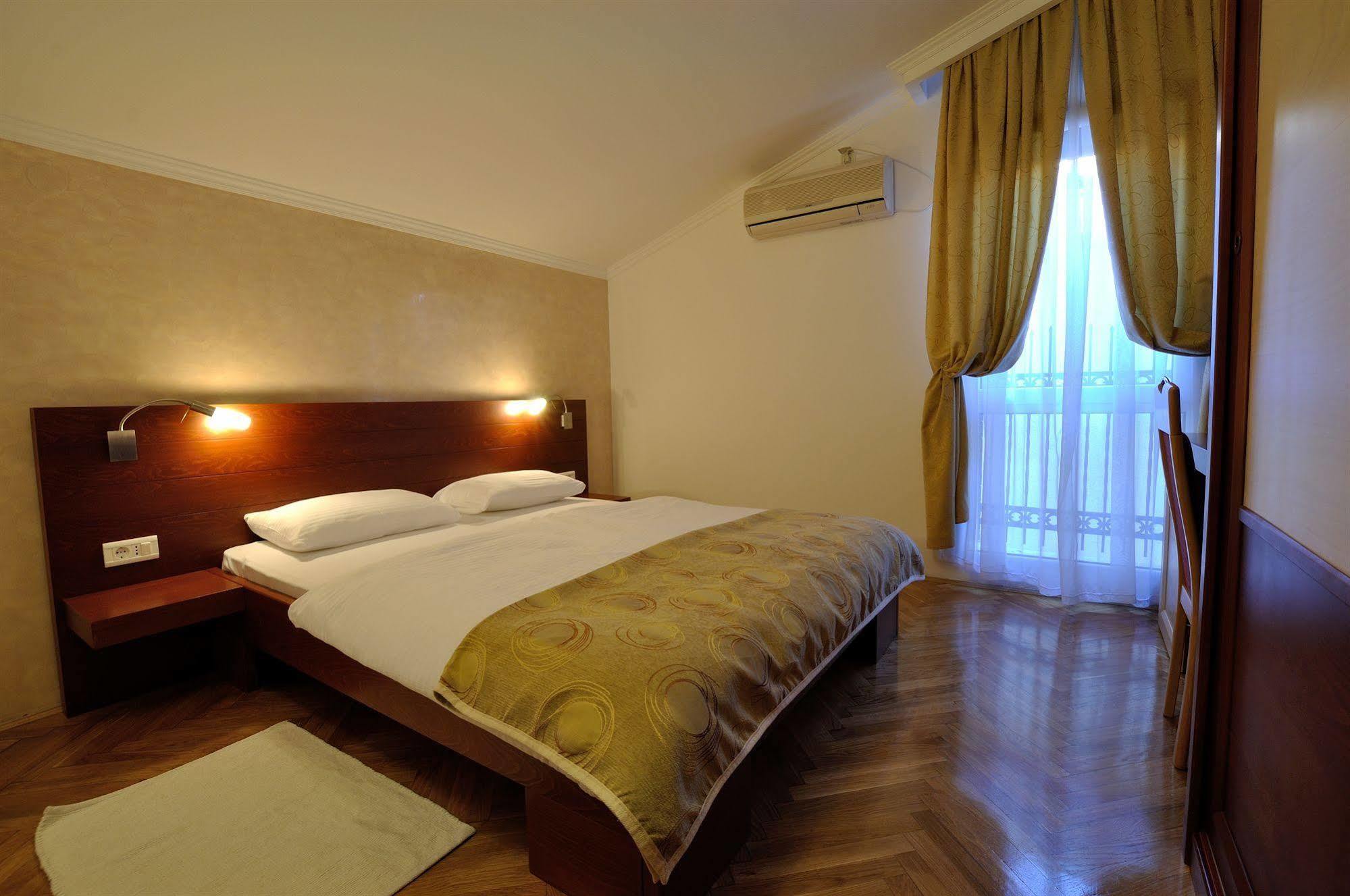 Vila Duric - Ex Hotel Duric Petrovac Ngoại thất bức ảnh