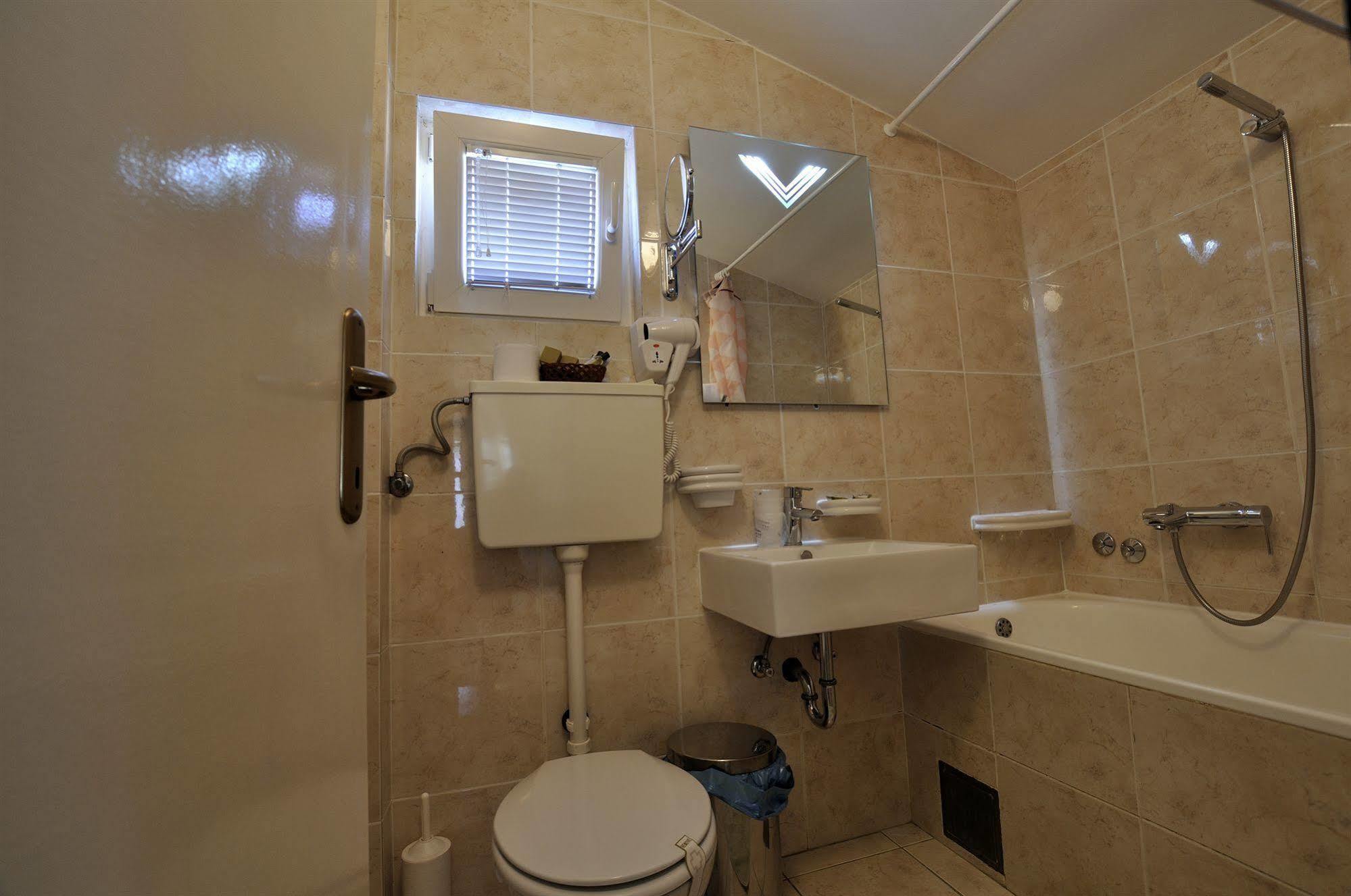 Vila Duric - Ex Hotel Duric Petrovac Ngoại thất bức ảnh