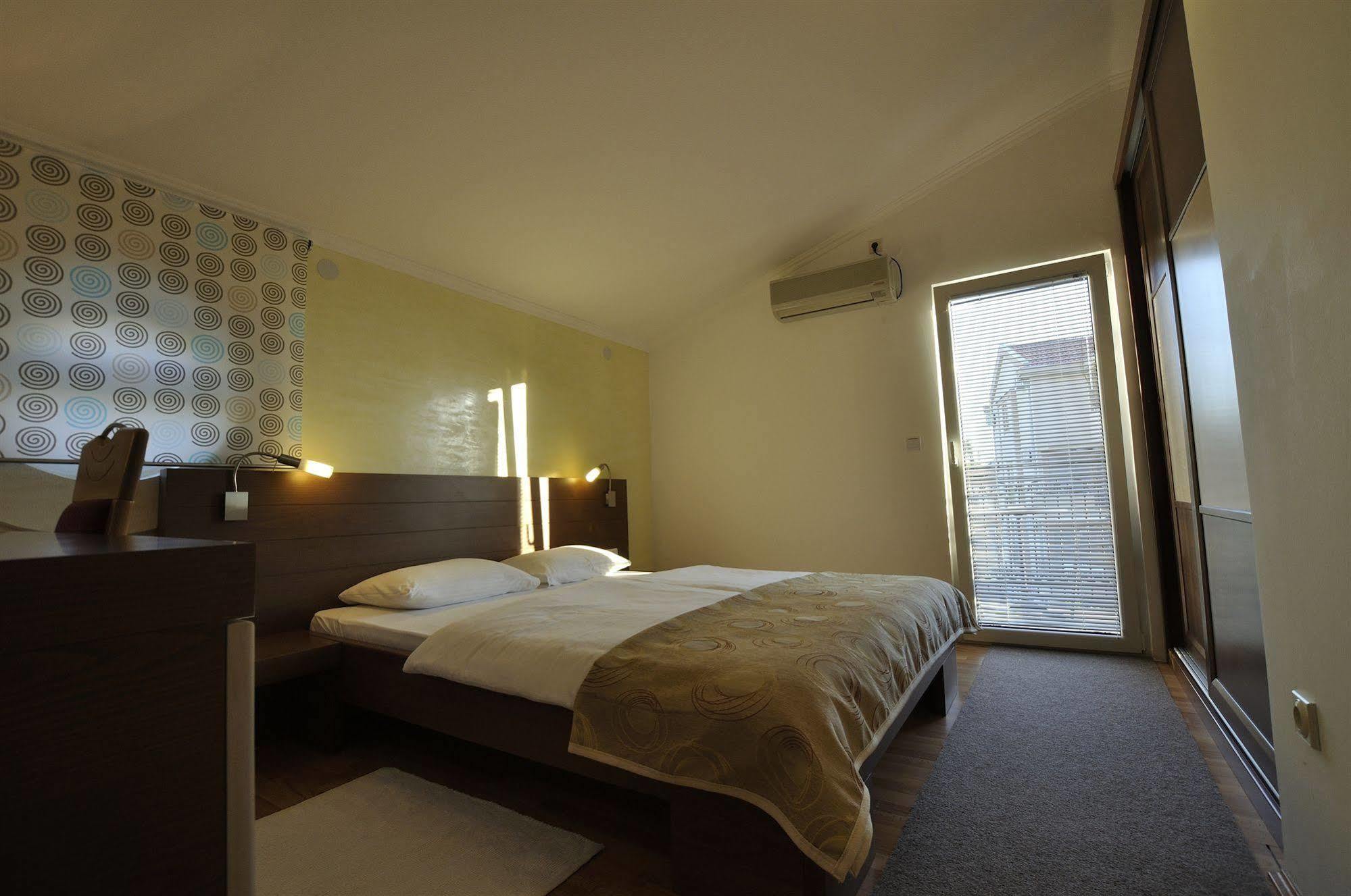 Vila Duric - Ex Hotel Duric Petrovac Ngoại thất bức ảnh