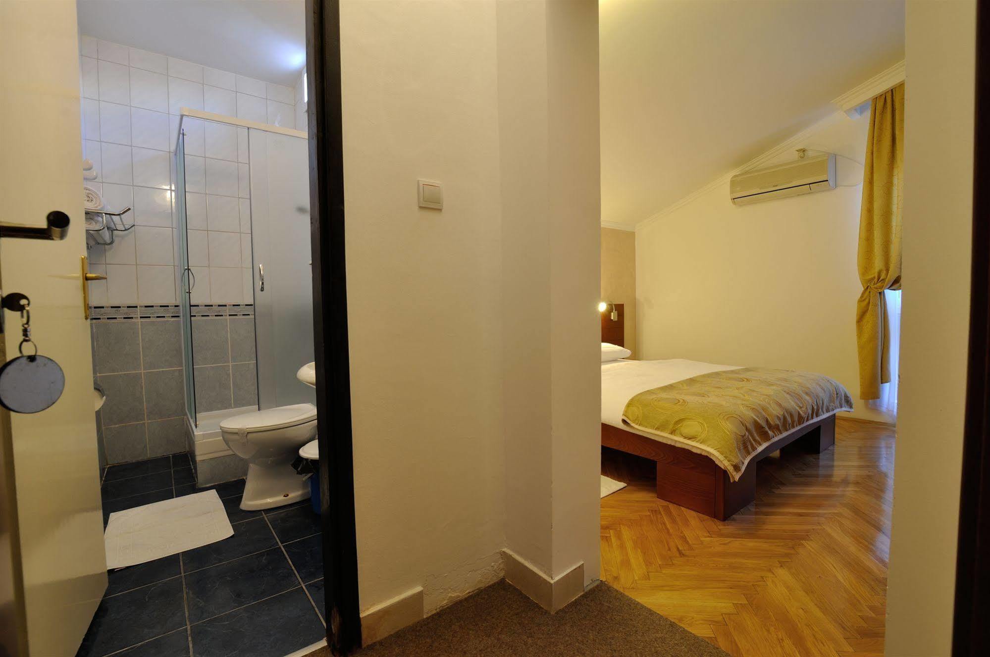 Vila Duric - Ex Hotel Duric Petrovac Ngoại thất bức ảnh