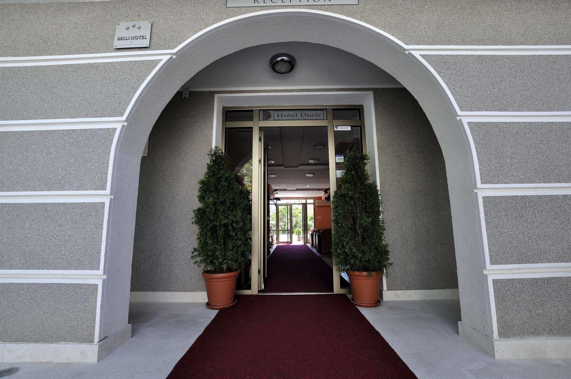 Vila Duric - Ex Hotel Duric Petrovac Ngoại thất bức ảnh