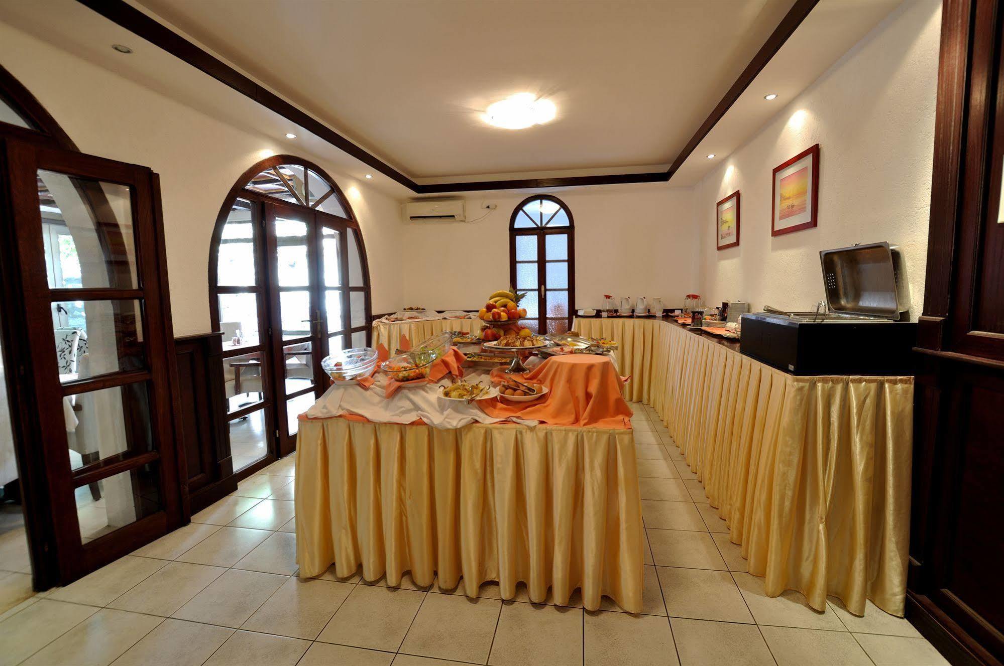Vila Duric - Ex Hotel Duric Petrovac Ngoại thất bức ảnh