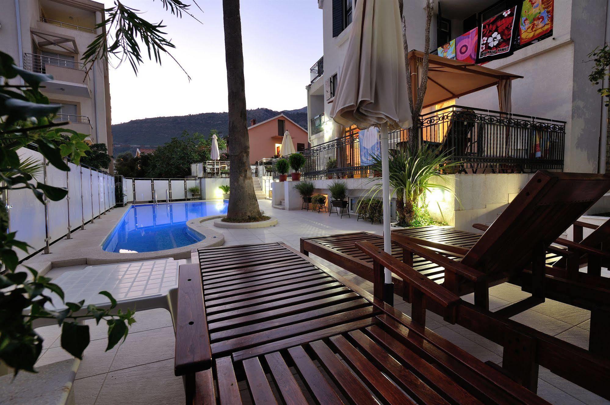 Vila Duric - Ex Hotel Duric Petrovac Ngoại thất bức ảnh
